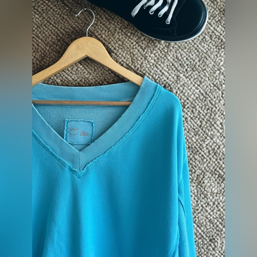 Aerie Vacay Every Day V-Neck Sweatshirt in bright blue - Picture 3 of 14